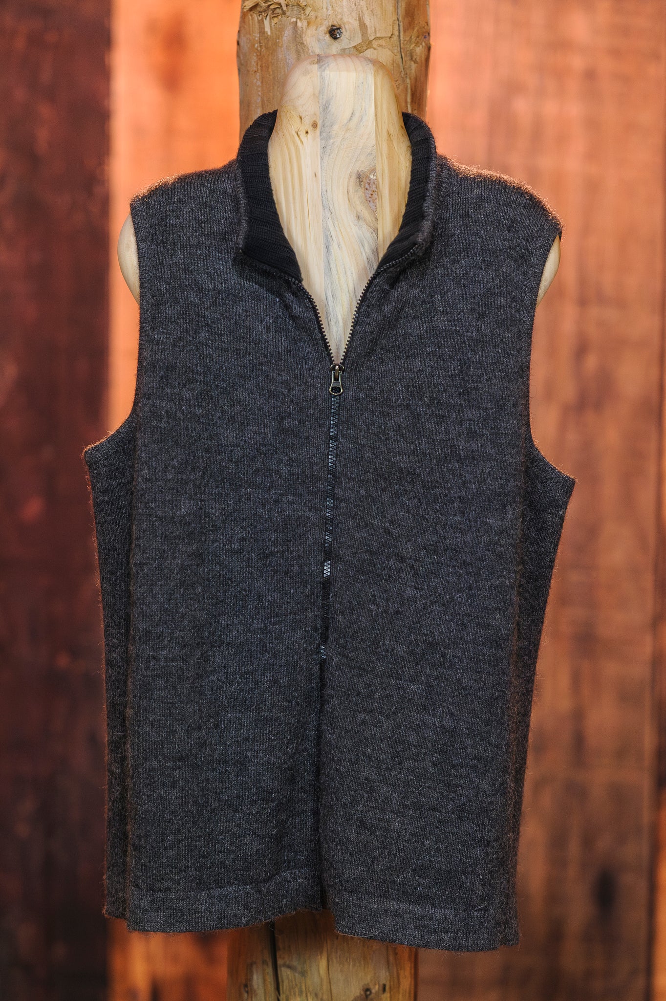 Sleeveless Alpaca Vest With Zipper - Charcoal – Domaine des Nobles