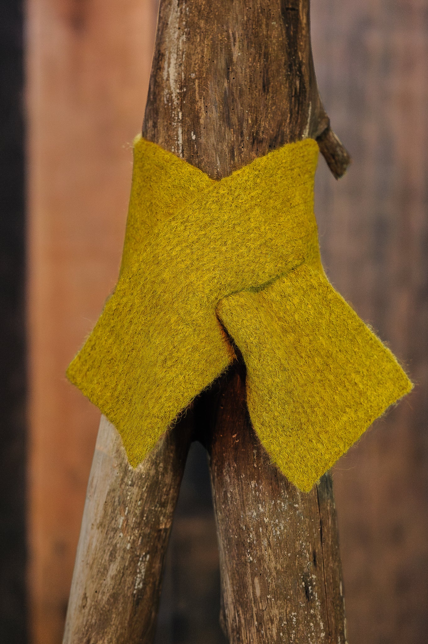 Foulard en alpaga croisé bouton d'or