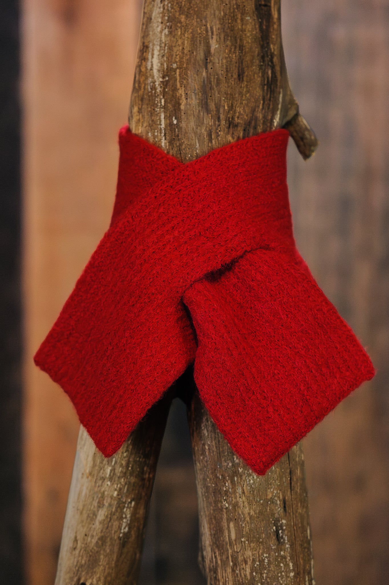 Foulard en alpaga croise rouge cardinal