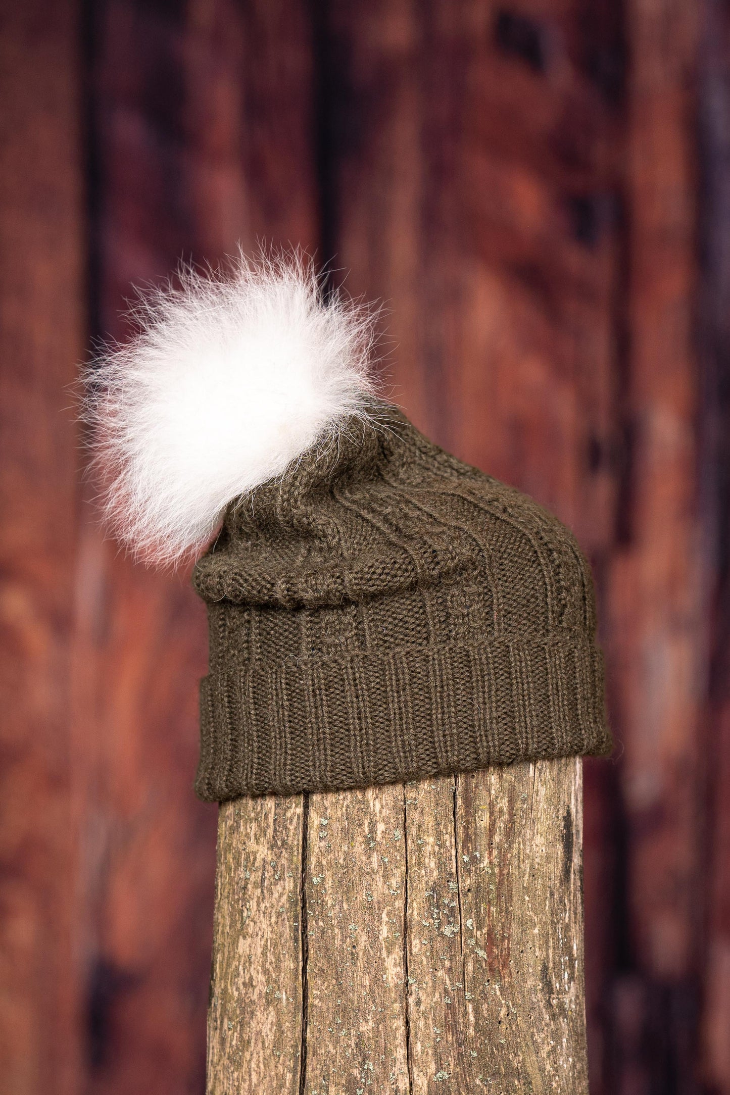 Tuque en alpaga avec pompon de fourrure - Olive